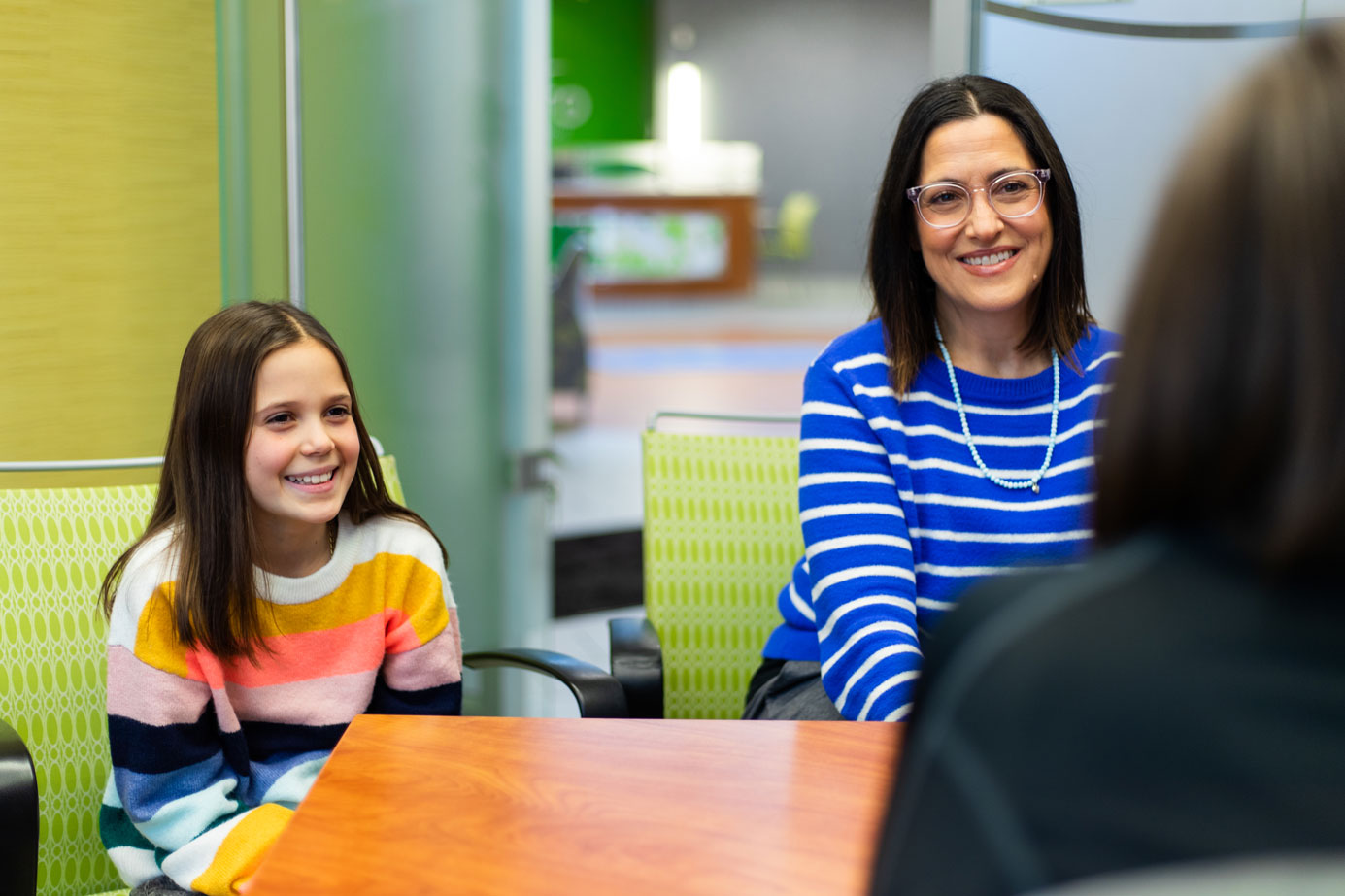 Libro Member and her child talking with a Libro Coach